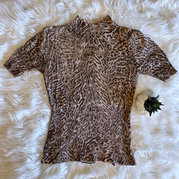 Leopard print mock neck short sleeve knit sweater - Picture 2 of 11